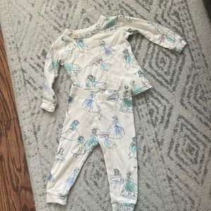 Adorable Baby Gap 12-18 month baby girl pajamas.